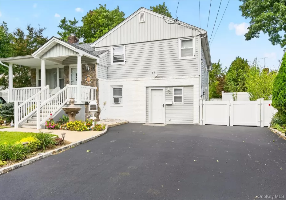 31 Nesaquake Avenue, North Hempstead, NY, 1 Bedroom Bedrooms, 4 Rooms Rooms,1 BathroomBathrooms,Residential Lease,For Rent,Nesaquake,0,1057002 31 Nesaquake Avenue, North Hempstead, NY, 1 Bedroom Bedrooms, 4 Rooms Rooms,1 BathroomBathrooms,Residential Lease,For Rent,Nesaquake,0,1057002