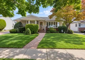 45 Berkshire Road, Oyster Bay, NY, 4 Bedrooms Bedrooms, 7 Rooms Rooms,1 BathroomBathrooms,Residential,For Rent,Berkshire,0,1051784 45 Berkshire Road, Oyster Bay, NY, 4 Bedrooms Bedrooms, 7 Rooms Rooms,1 BathroomBathrooms,Residential,For Rent,Berkshire,0,1051784