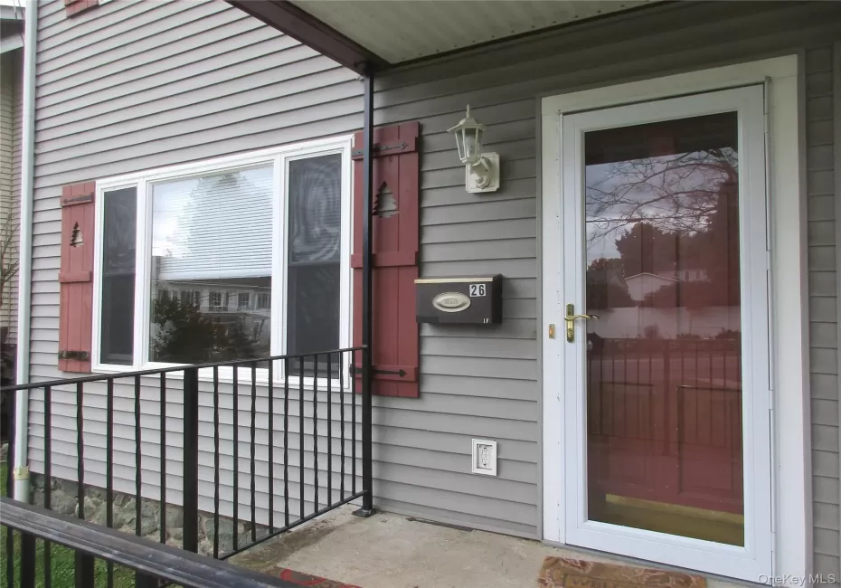 Front Door to Apt. from covered porch. Front Door to Apt. from covered porch.