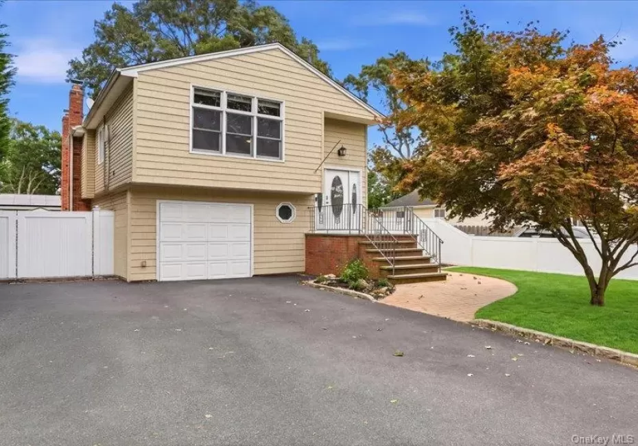 75 Lexington Road, Brookhaven, NY, 5 Bedrooms Bedrooms, 9 Rooms Rooms,3 BathroomsBathrooms,Residential,For Rent,Lexington,0,1057042 75 Lexington Road, Brookhaven, NY, 5 Bedrooms Bedrooms, 9 Rooms Rooms,3 BathroomsBathrooms,Residential,For Rent,Lexington,0,1057042