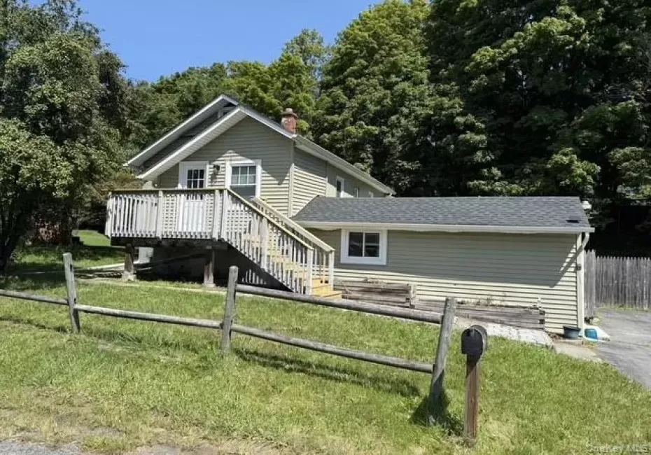 120 Bert Crawford Road, Middletown, NY, 2 Bedrooms Bedrooms, 5 Rooms Rooms,1 BathroomBathrooms,Residential Lease,For Rent,Bert Crawford,0,1057485 120 Bert Crawford Road, Middletown, NY, 2 Bedrooms Bedrooms, 5 Rooms Rooms,1 BathroomBathrooms,Residential Lease,For Rent,Bert Crawford,0,1057485