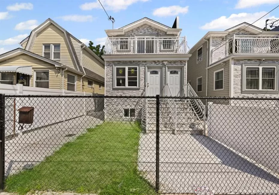 18821 118th Avenue, New York, NY, 3 Bedrooms Bedrooms, 6 Rooms Rooms,1 BathroomBathrooms,Residential Lease,For Rent,118th,0,1057681 18821 118th Avenue, New York, NY, 3 Bedrooms Bedrooms, 6 Rooms Rooms,1 BathroomBathrooms,Residential Lease,For Rent,118th,0,1057681