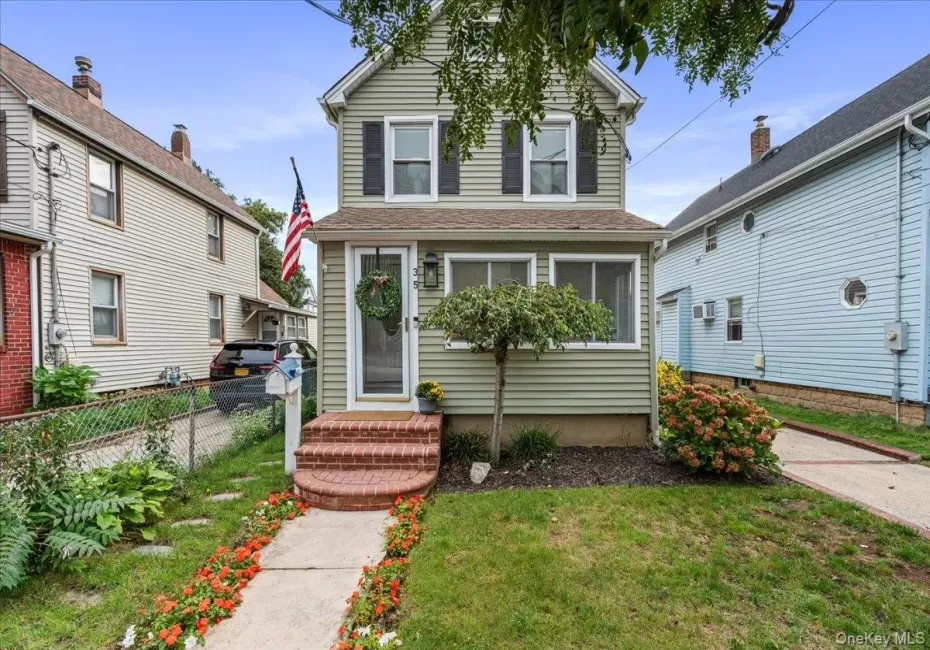 35 Saint Marks Avenue, Hempstead, NY, 3 Bedrooms Bedrooms, 6 Rooms Rooms,1 BathroomBathrooms,Residential,For Rent,Saint Marks,0,1056417 35 Saint Marks Avenue, Hempstead, NY, 3 Bedrooms Bedrooms, 6 Rooms Rooms,1 BathroomBathrooms,Residential,For Rent,Saint Marks,0,1056417