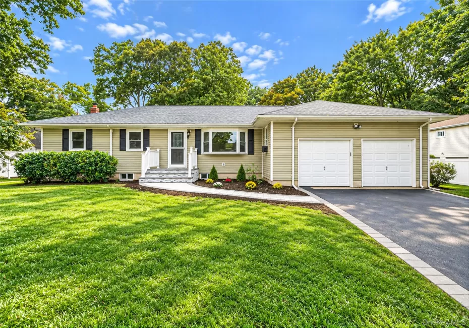 132 Smith Avenue, Brookhaven, NY, 4 Bedrooms Bedrooms, 10 Rooms Rooms,3 BathroomsBathrooms,Residential,For Rent,Smith,0,1057082 132 Smith Avenue, Brookhaven, NY, 4 Bedrooms Bedrooms, 10 Rooms Rooms,3 BathroomsBathrooms,Residential,For Rent,Smith,0,1057082