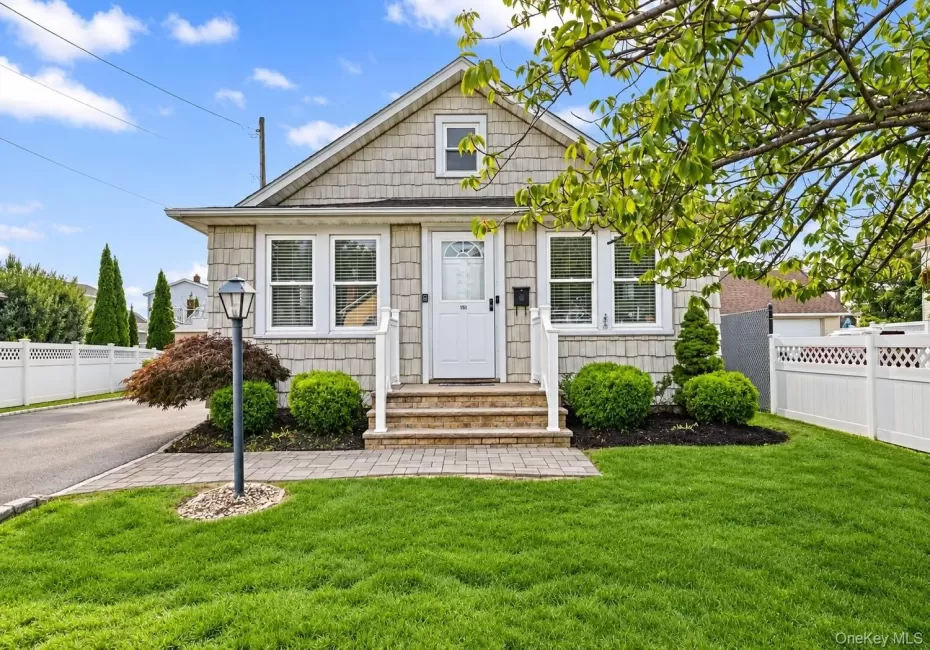 635 6th Street, Babylon, NY, 1 Bedroom Bedrooms, 5 Rooms Rooms,1 BathroomBathrooms,Residential,For Rent,6th,0,1057263 635 6th Street, Babylon, NY, 1 Bedroom Bedrooms, 5 Rooms Rooms,1 BathroomBathrooms,Residential,For Rent,6th,0,1057263