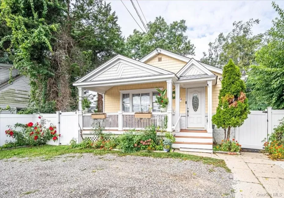 1364 5th Avenue, Islip, NY, 3 Bedrooms Bedrooms, 6 Rooms Rooms,1 BathroomBathrooms,Residential,For Rent,5th,0,1050489 1364 5th Avenue, Islip, NY, 3 Bedrooms Bedrooms, 6 Rooms Rooms,1 BathroomBathrooms,Residential,For Rent,5th,0,1050489