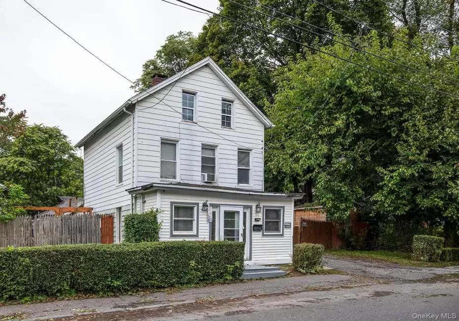 21 3rd Avenue, Kingston, NY, 2 Bedrooms Bedrooms, 6 Rooms Rooms,1 BathroomBathrooms,Residential,For Rent,3rd,0,1056882 21 3rd Avenue, Kingston, NY, 2 Bedrooms Bedrooms, 6 Rooms Rooms,1 BathroomBathrooms,Residential,For Rent,3rd,0,1056882