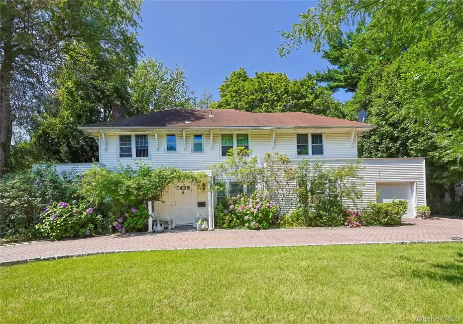 14 Clover Drive, North Hempstead, NY, 4 Bedrooms Bedrooms, 10 Rooms Rooms,2 BathroomsBathrooms,Residential,For Rent,Clover,0,1054868 14 Clover Drive, North Hempstead, NY, 4 Bedrooms Bedrooms, 10 Rooms Rooms,2 BathroomsBathrooms,Residential,For Rent,Clover,0,1054868