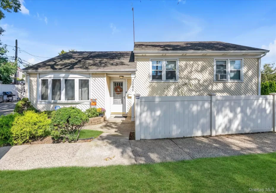 3265 Brower Avenue, Hempstead, NY, 3 Bedrooms Bedrooms, 8 Rooms Rooms,2 BathroomsBathrooms,Residential,For Rent,Brower,0,1055568 3265 Brower Avenue, Hempstead, NY, 3 Bedrooms Bedrooms, 8 Rooms Rooms,2 BathroomsBathrooms,Residential,For Rent,Brower,0,1055568