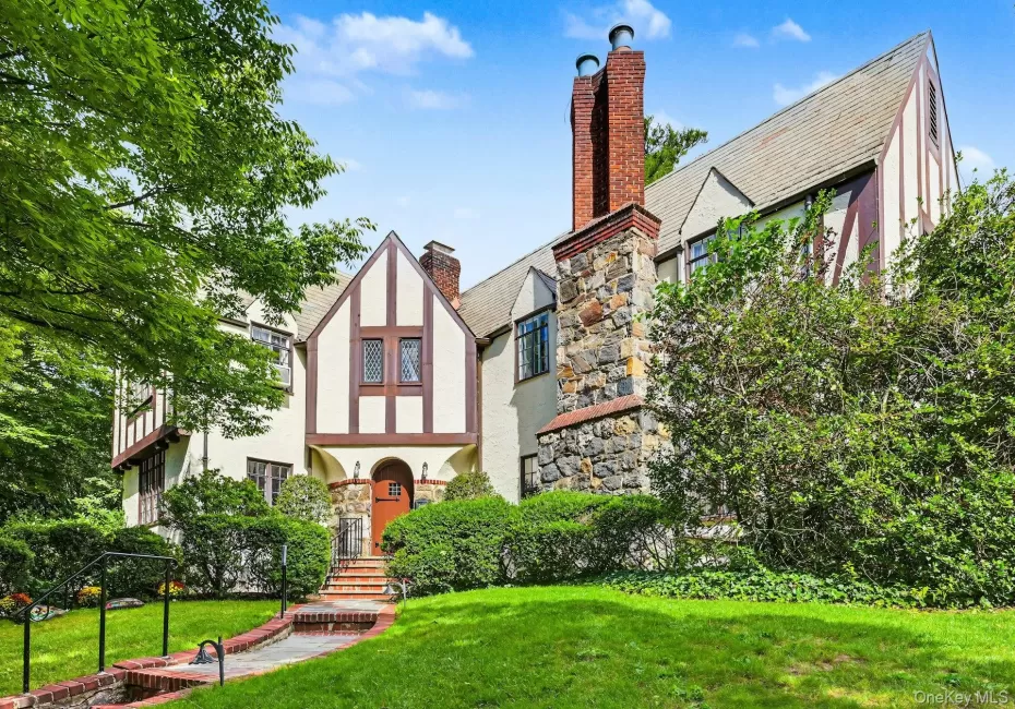 50 Circle Drive, North Hempstead, NY, 5 Bedrooms Bedrooms, 15 Rooms Rooms,3 BathroomsBathrooms,Residential,For Rent,Circle,0,1056671 50 Circle Drive, North Hempstead, NY, 5 Bedrooms Bedrooms, 15 Rooms Rooms,3 BathroomsBathrooms,Residential,For Rent,Circle,0,1056671