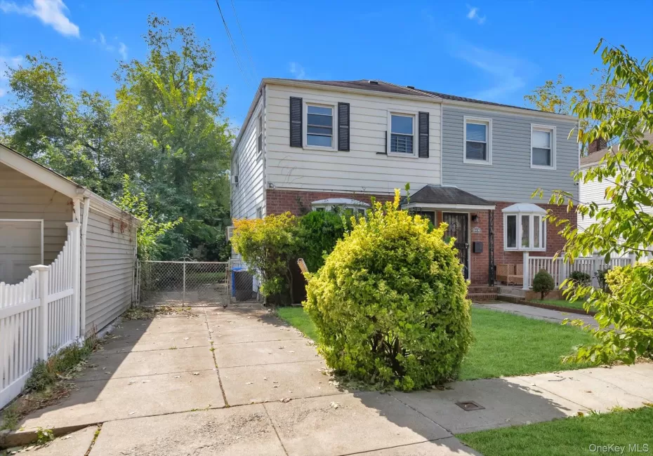164-38 76th Road, New York, NY, 3 Bedrooms Bedrooms, 6 Rooms Rooms,2 BathroomsBathrooms,Residential,For Rent,76th,0,1057339 164-38 76th Road, New York, NY, 3 Bedrooms Bedrooms, 6 Rooms Rooms,2 BathroomsBathrooms,Residential,For Rent,76th,0,1057339