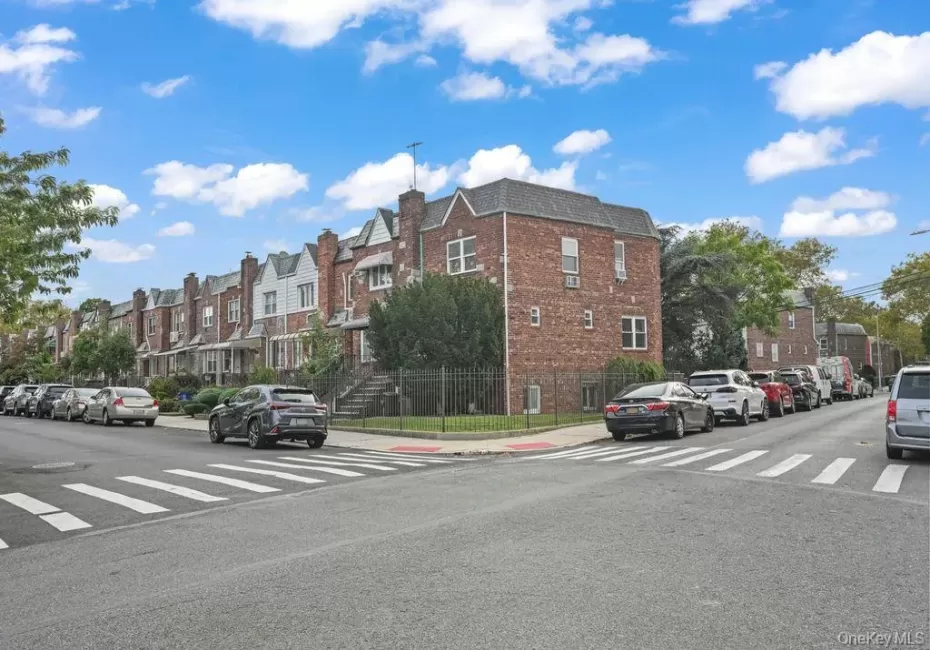 2136 28th Street, New York, NY, 3 Bedrooms Bedrooms, 6 Rooms Rooms,2 BathroomsBathrooms,Residential,For Rent,28th,0,1057355 2136 28th Street, New York, NY, 3 Bedrooms Bedrooms, 6 Rooms Rooms,2 BathroomsBathrooms,Residential,For Rent,28th,0,1057355
