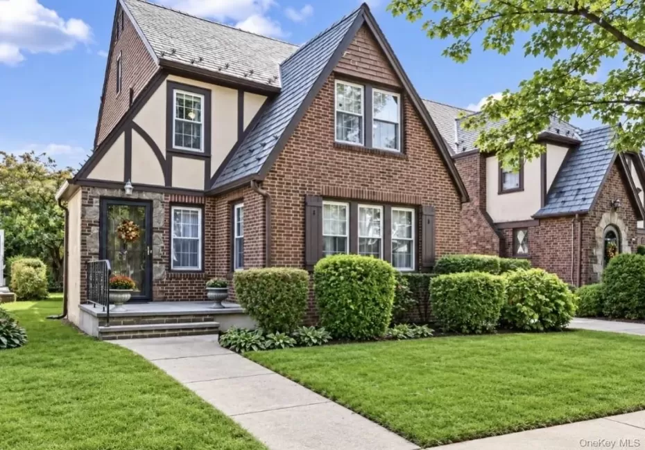 230 Crocus Avenue, Hempstead, NY, 3 Bedrooms Bedrooms, 8 Rooms Rooms,2 BathroomsBathrooms,Residential,For Rent,Crocus,0,1044474 230 Crocus Avenue, Hempstead, NY, 3 Bedrooms Bedrooms, 8 Rooms Rooms,2 BathroomsBathrooms,Residential,For Rent,Crocus,0,1044474