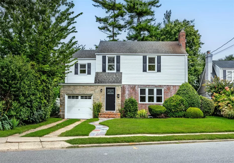 81 Rowe Avenue, Hempstead, NY, 4 Bedrooms Bedrooms, 8 Rooms Rooms,2 BathroomsBathrooms,Residential,For Rent,Rowe,0,1056358 81 Rowe Avenue, Hempstead, NY, 4 Bedrooms Bedrooms, 8 Rooms Rooms,2 BathroomsBathrooms,Residential,For Rent,Rowe,0,1056358
