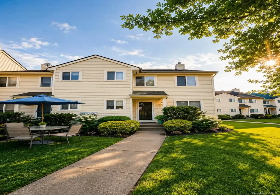 End Unit Townhouse End Unit Townhouse