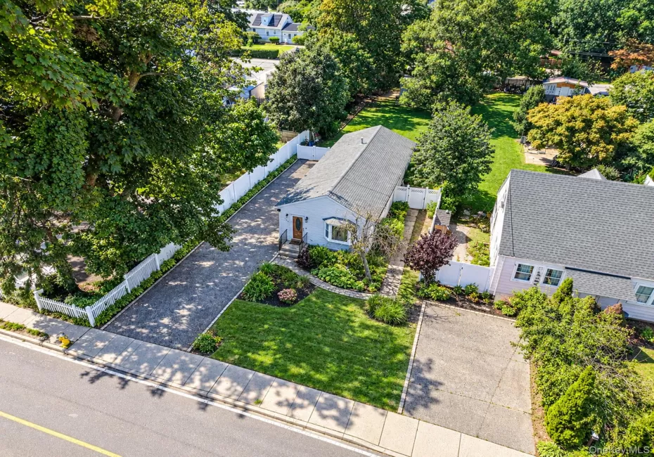 182 Commack Road, Babylon, NY, 3 Bedrooms Bedrooms, 6 Rooms Rooms,2 BathroomsBathrooms,Residential,For Rent,Commack,0,1057621 182 Commack Road, Babylon, NY, 3 Bedrooms Bedrooms, 6 Rooms Rooms,2 BathroomsBathrooms,Residential,For Rent,Commack,0,1057621