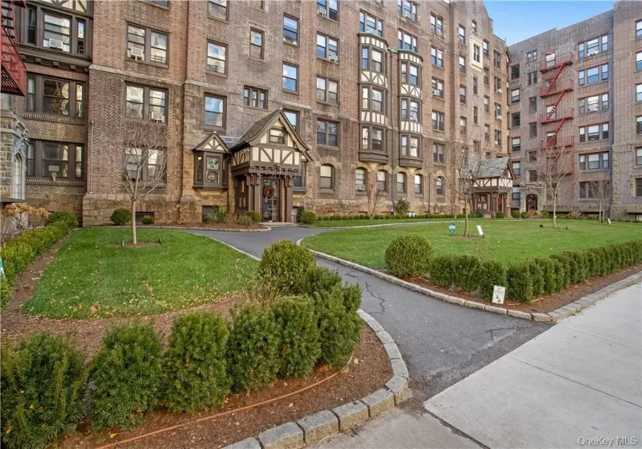 250 Martine Avenue, White Plains, NY, 3 Bedrooms Bedrooms, 5 Rooms Rooms,2 BathroomsBathrooms,Residential Lease,For Rent,Martine,0,1057646 250 Martine Avenue, White Plains, NY, 3 Bedrooms Bedrooms, 5 Rooms Rooms,2 BathroomsBathrooms,Residential Lease,For Rent,Martine,0,1057646