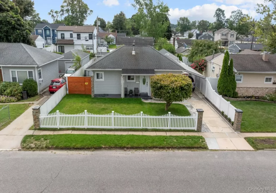 27 Croydon Road, Babylon, NY, 3 Bedrooms Bedrooms, 6 Rooms Rooms,1 BathroomBathrooms,Residential,For Rent,Croydon,0,1057569 27 Croydon Road, Babylon, NY, 3 Bedrooms Bedrooms, 6 Rooms Rooms,1 BathroomBathrooms,Residential,For Rent,Croydon,0,1057569