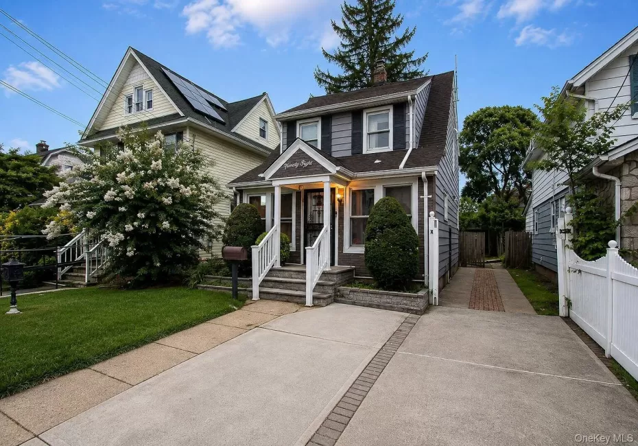 98 Willow Avenue, Hempstead, NY, 3 Bedrooms Bedrooms, 7 Rooms Rooms,1 BathroomBathrooms,Residential,For Rent,Willow,0,1057744 98 Willow Avenue, Hempstead, NY, 3 Bedrooms Bedrooms, 7 Rooms Rooms,1 BathroomBathrooms,Residential,For Rent,Willow,0,1057744