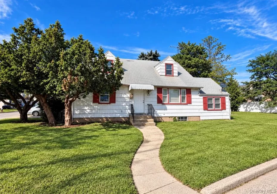 306 Old Country Road, Oyster Bay, NY, 4 Bedrooms Bedrooms, 8 Rooms Rooms,2 BathroomsBathrooms,Residential,For Rent,Old Country,0,1053482 306 Old Country Road, Oyster Bay, NY, 4 Bedrooms Bedrooms, 8 Rooms Rooms,2 BathroomsBathrooms,Residential,For Rent,Old Country,0,1053482