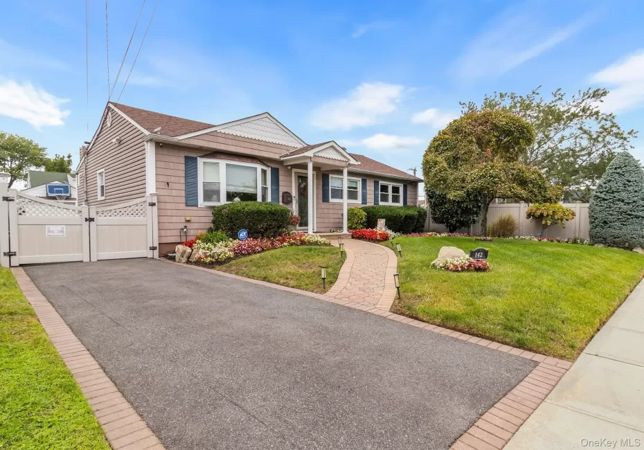 142 Montgomery Avenue, Hempstead, NY, 3 Bedrooms Bedrooms, 6 Rooms Rooms,1 BathroomBathrooms,Residential,For Rent,Montgomery,0,1057212 142 Montgomery Avenue, Hempstead, NY, 3 Bedrooms Bedrooms, 6 Rooms Rooms,1 BathroomBathrooms,Residential,For Rent,Montgomery,0,1057212