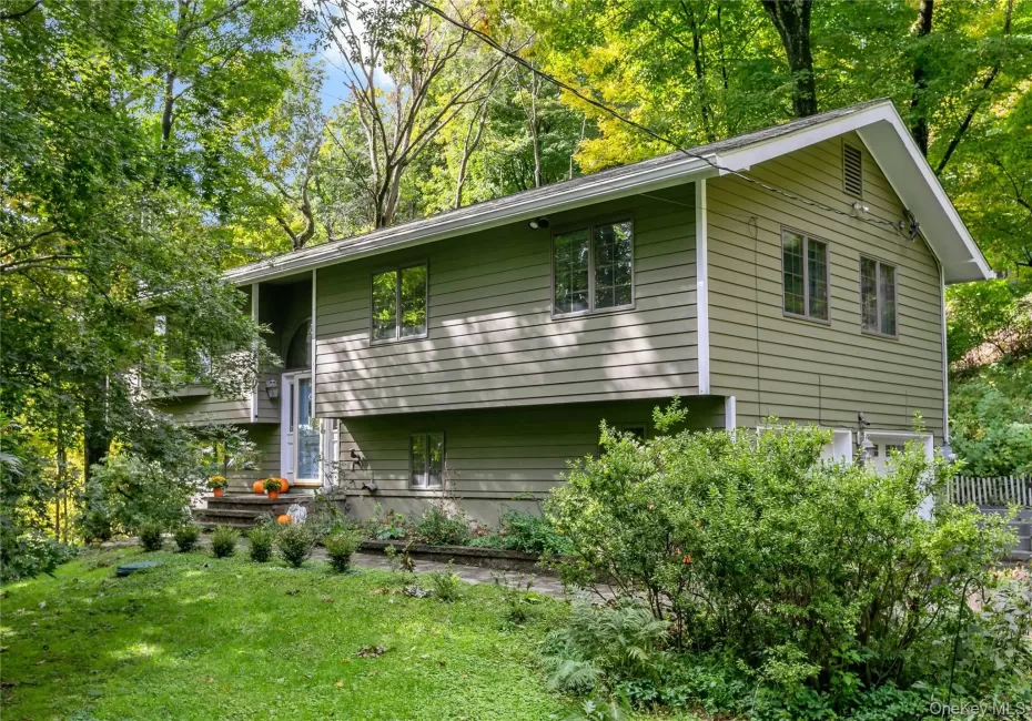Welcome to the Croton Heights Neighborhood, 999 Cliff Ave. Welcome to the Croton Heights Neighborhood, 999 Cliff Ave.