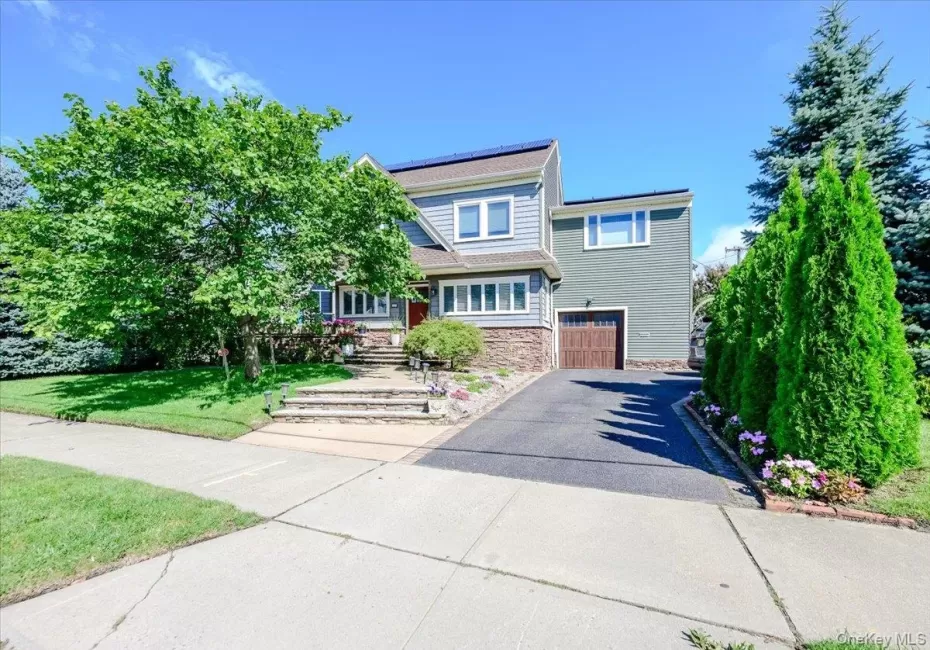 132 Blackheath Road, Hempstead, NY, 4 Bedrooms Bedrooms, 8 Rooms Rooms,3 BathroomsBathrooms,Residential,For Rent,Blackheath,0,1055626 132 Blackheath Road, Hempstead, NY, 4 Bedrooms Bedrooms, 8 Rooms Rooms,3 BathroomsBathrooms,Residential,For Rent,Blackheath,0,1055626