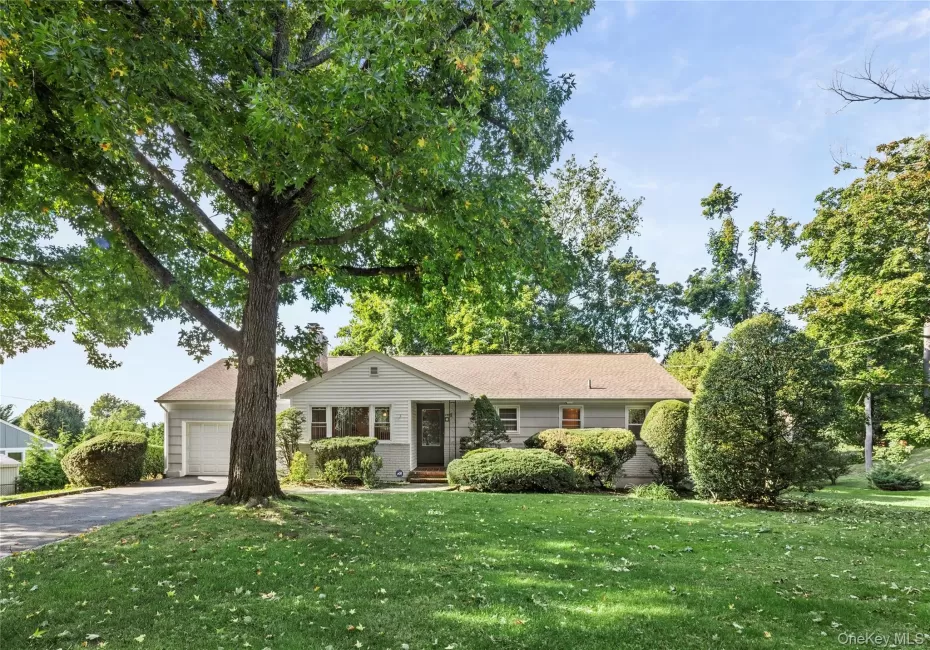 14 Sunview Drive, Glen Cove, NY, 3 Bedrooms Bedrooms, 7 Rooms Rooms,2 BathroomsBathrooms,Residential,For Rent,Sunview,0,1030496 14 Sunview Drive, Glen Cove, NY, 3 Bedrooms Bedrooms, 7 Rooms Rooms,2 BathroomsBathrooms,Residential,For Rent,Sunview,0,1030496