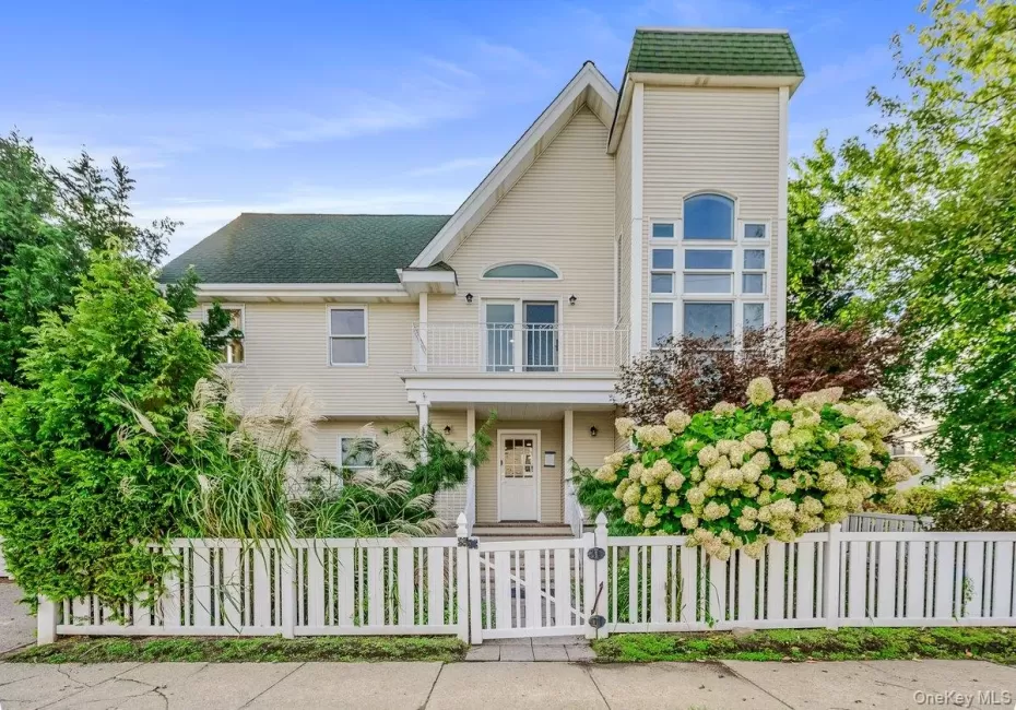 139 Coronado Street, Hempstead, NY, 4 Bedrooms Bedrooms, 8 Rooms Rooms,2 BathroomsBathrooms,Residential,For Rent,Coronado,0,1056437 139 Coronado Street, Hempstead, NY, 4 Bedrooms Bedrooms, 8 Rooms Rooms,2 BathroomsBathrooms,Residential,For Rent,Coronado,0,1056437