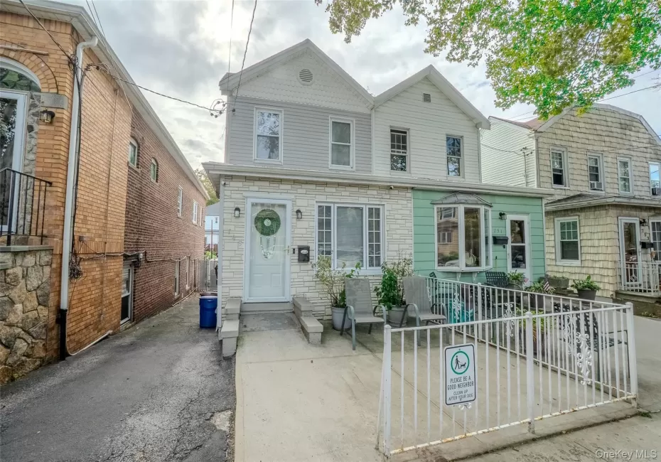 749 Vincent Avenue, New York, NY, 3 Bedrooms Bedrooms, 7 Rooms Rooms,2 BathroomsBathrooms,Residential,For Rent,Vincent,0,1058066 749 Vincent Avenue, New York, NY, 3 Bedrooms Bedrooms, 7 Rooms Rooms,2 BathroomsBathrooms,Residential,For Rent,Vincent,0,1058066