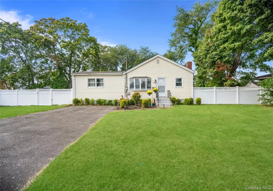 162 Carlls Path, Babylon, NY, 3 Bedrooms Bedrooms, 5 Rooms Rooms,1 BathroomBathrooms,Residential,For Rent,Carlls,0,1055251 162 Carlls Path, Babylon, NY, 3 Bedrooms Bedrooms, 5 Rooms Rooms,1 BathroomBathrooms,Residential,For Rent,Carlls,0,1055251
