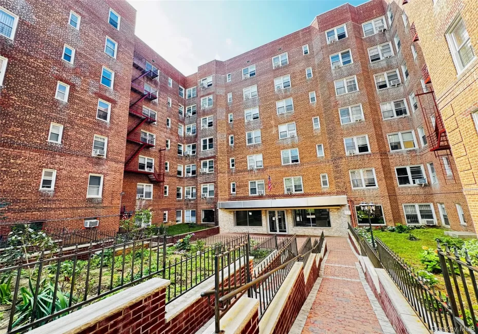 6360 102nd Street, New York, NY, 1 Room Rooms,1 BathroomBathrooms,Residential,For Rent,102nd,0,1058091 6360 102nd Street, New York, NY, 1 Room Rooms,1 BathroomBathrooms,Residential,For Rent,102nd,0,1058091