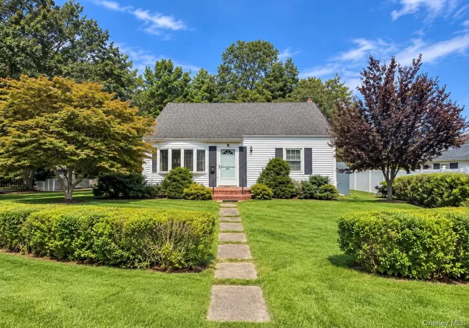 411 Howells Road, Islip, NY, 4 Bedrooms Bedrooms, 6 Rooms Rooms,1 BathroomBathrooms,Residential,For Rent,Howells,0,1055182 411 Howells Road, Islip, NY, 4 Bedrooms Bedrooms, 6 Rooms Rooms,1 BathroomBathrooms,Residential,For Rent,Howells,0,1055182
