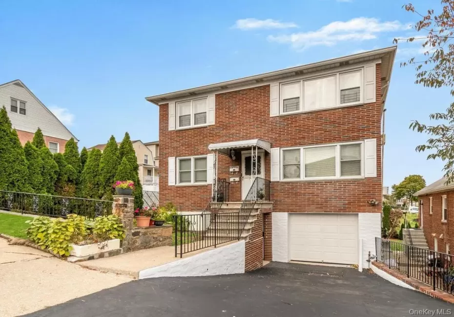 201 Edgewood Avenue, Yonkers, NY, 3 Bedrooms Bedrooms, 5 Rooms Rooms,1 BathroomBathrooms,Residential Lease,For Rent,Edgewood,0,1058370 201 Edgewood Avenue, Yonkers, NY, 3 Bedrooms Bedrooms, 5 Rooms Rooms,1 BathroomBathrooms,Residential Lease,For Rent,Edgewood,0,1058370