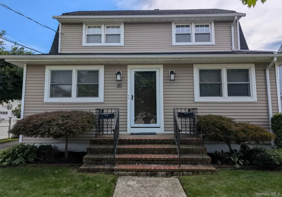 20 Sylvester Place, Hempstead, NY, 2 Bedrooms Bedrooms, 5 Rooms Rooms,1 BathroomBathrooms,Residential Lease,For Rent,Sylvester,0,1057909 20 Sylvester Place, Hempstead, NY, 2 Bedrooms Bedrooms, 5 Rooms Rooms,1 BathroomBathrooms,Residential Lease,For Rent,Sylvester,0,1057909