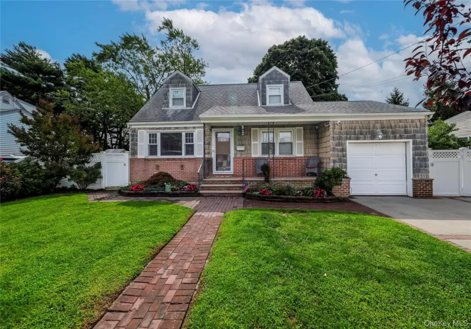 296 Heathcote Road, Babylon, NY, 4 Bedrooms Bedrooms, 8 Rooms Rooms,1 BathroomBathrooms,Residential,For Rent,Heathcote,0,1057917 296 Heathcote Road, Babylon, NY, 4 Bedrooms Bedrooms, 8 Rooms Rooms,1 BathroomBathrooms,Residential,For Rent,Heathcote,0,1057917