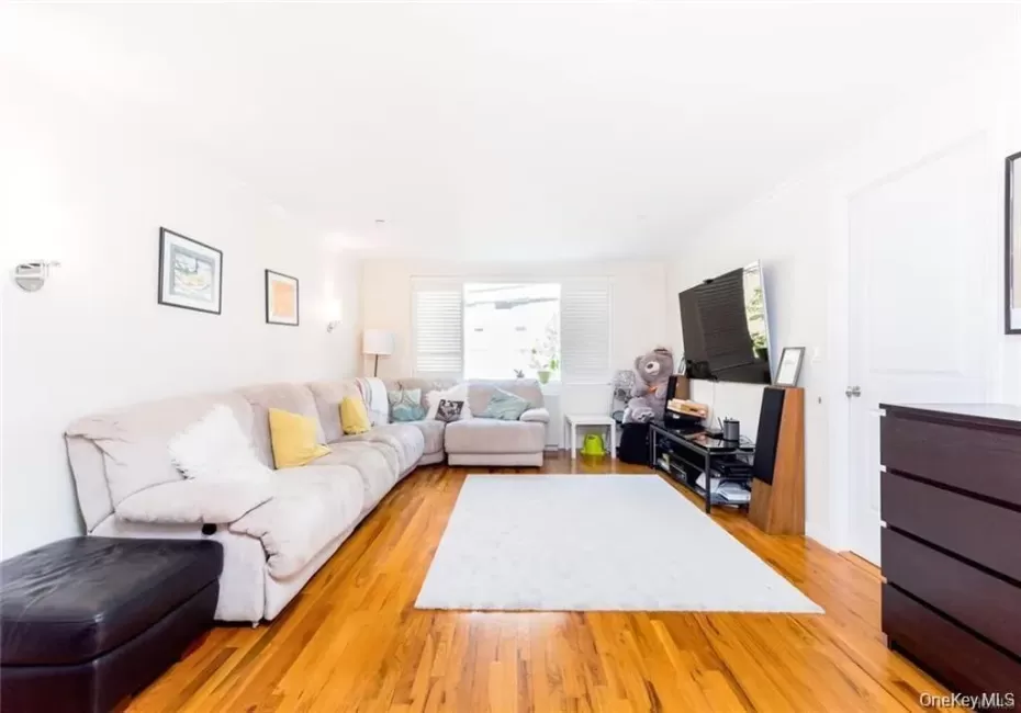 3800 Blackstone Avenue, New York, NY, 3 Bedrooms Bedrooms, 6 Rooms Rooms,2 BathroomsBathrooms,Residential,For Rent,Blackstone,0,1052610 3800 Blackstone Avenue, New York, NY, 3 Bedrooms Bedrooms, 6 Rooms Rooms,2 BathroomsBathrooms,Residential,For Rent,Blackstone,0,1052610