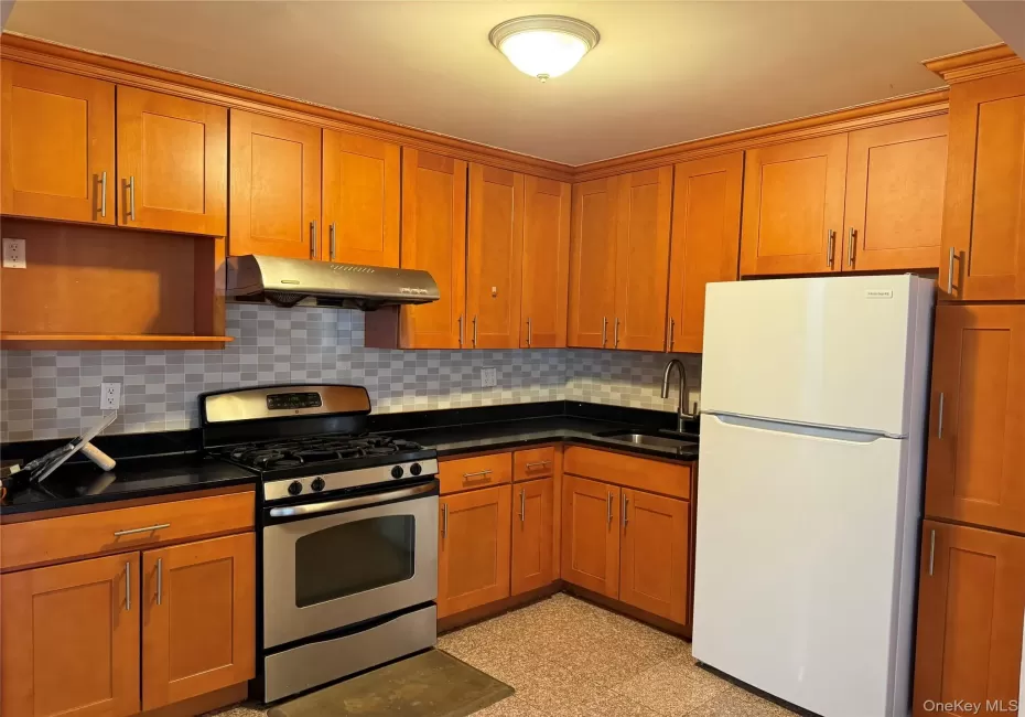 13425 59th Avenue, New York, NY, 3 Bedrooms Bedrooms, 6 Rooms Rooms,1 BathroomBathrooms,Residential Lease,For Rent,59th,0,1058403 13425 59th Avenue, New York, NY, 3 Bedrooms Bedrooms, 6 Rooms Rooms,1 BathroomBathrooms,Residential Lease,For Rent,59th,0,1058403