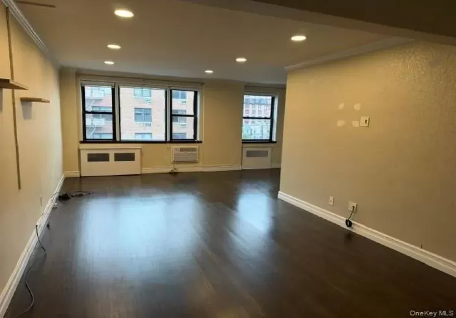 Recessed lighting, crown molding, wood-finish flooring, multiple windows, and a built-in air conditioning unit Recessed lighting, crown molding, wood-finish flooring, multiple windows, and a built-in air conditioning unit