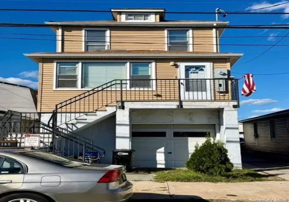 103 Noel Road, New York, NY, 3 Bedrooms Bedrooms, 6 Rooms Rooms,2 BathroomsBathrooms,Residential,For Rent,Noel,0,1058575 103 Noel Road, New York, NY, 3 Bedrooms Bedrooms, 6 Rooms Rooms,2 BathroomsBathrooms,Residential,For Rent,Noel,0,1058575