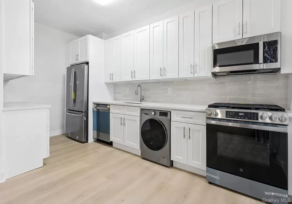 1100 Grand, New York, NY, 3 Bedrooms Bedrooms, 6 Rooms Rooms,2 BathroomsBathrooms,Residential,For Rent,Grand,0,1058805 1100 Grand, New York, NY, 3 Bedrooms Bedrooms, 6 Rooms Rooms,2 BathroomsBathrooms,Residential,For Rent,Grand,0,1058805