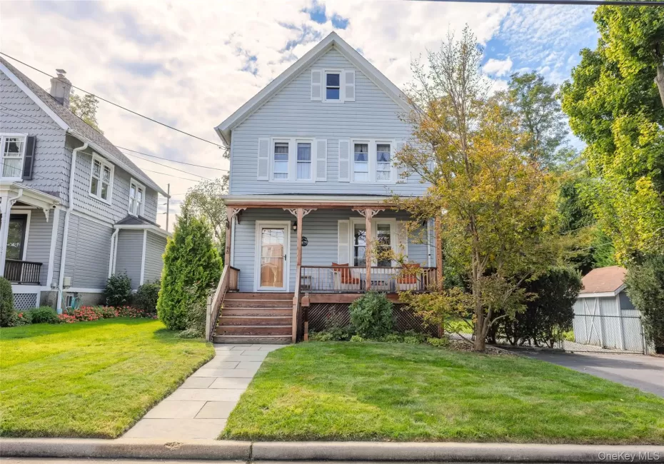 19 Willow Place, Oyster Bay, NY, 3 Bedrooms Bedrooms, 7 Rooms Rooms,1 BathroomBathrooms,Residential,For Rent,Willow,0,1056065 19 Willow Place, Oyster Bay, NY, 3 Bedrooms Bedrooms, 7 Rooms Rooms,1 BathroomBathrooms,Residential,For Rent,Willow,0,1056065