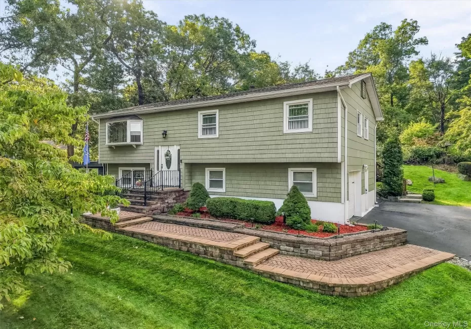 64 Forest Glen Road, Clarkstown, NY, 4 Bedrooms Bedrooms, 8 Rooms Rooms,2 BathroomsBathrooms,Residential,For Rent,Forest Glen,0,1058063 64 Forest Glen Road, Clarkstown, NY, 4 Bedrooms Bedrooms, 8 Rooms Rooms,2 BathroomsBathrooms,Residential,For Rent,Forest Glen,0,1058063