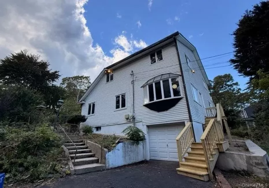 54 Greenhills Road, Huntington, NY, 4 Bedrooms Bedrooms, 7 Rooms Rooms,1 BathroomBathrooms,Residential,For Rent,Greenhills,0,1058711 54 Greenhills Road, Huntington, NY, 4 Bedrooms Bedrooms, 7 Rooms Rooms,1 BathroomBathrooms,Residential,For Rent,Greenhills,0,1058711