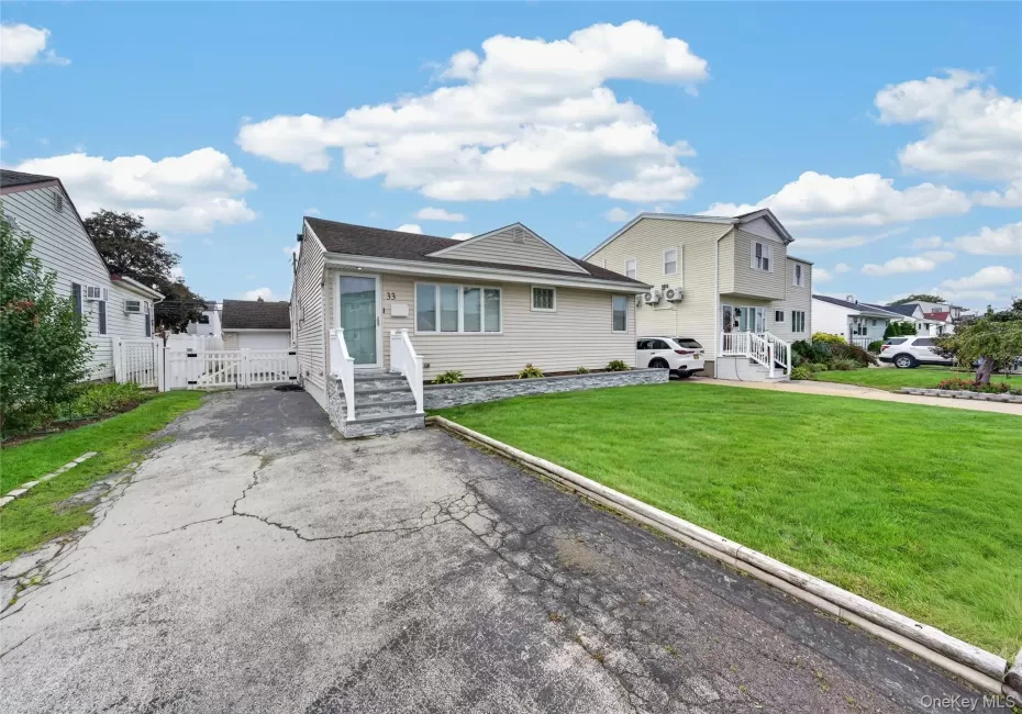 33 Hubbard Avenue, Hempstead, NY, 3 Bedrooms Bedrooms, 6 Rooms Rooms,1 BathroomBathrooms,Residential,For Rent,Hubbard,0,1059046 33 Hubbard Avenue, Hempstead, NY, 3 Bedrooms Bedrooms, 6 Rooms Rooms,1 BathroomBathrooms,Residential,For Rent,Hubbard,0,1059046