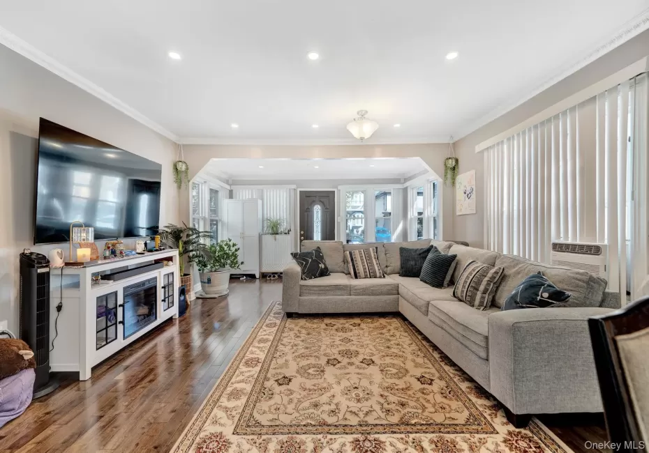 9322 201st Street, New York, NY, 3 Bedrooms Bedrooms, 9 Rooms Rooms,2 BathroomsBathrooms,Residential,For Rent,201st,0,1057252 9322 201st Street, New York, NY, 3 Bedrooms Bedrooms, 9 Rooms Rooms,2 BathroomsBathrooms,Residential,For Rent,201st,0,1057252