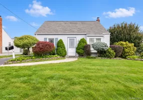 8 Park Circle, Babylon, NY, 3 Bedrooms Bedrooms, 7 Rooms Rooms,1 BathroomBathrooms,Residential,For Rent,Park,0,1055821 8 Park Circle, Babylon, NY, 3 Bedrooms Bedrooms, 7 Rooms Rooms,1 BathroomBathrooms,Residential,For Rent,Park,0,1055821