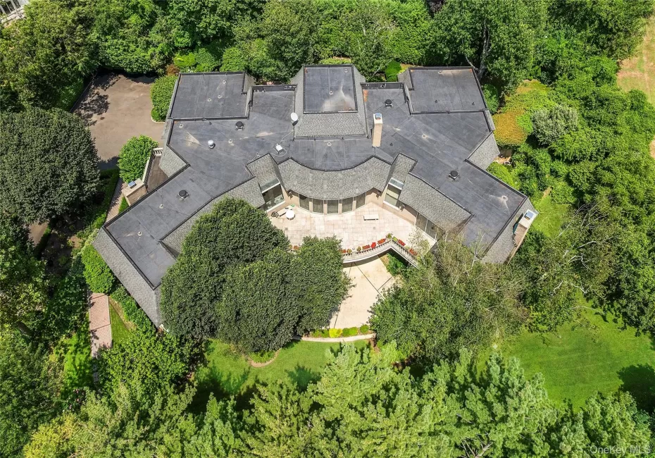 13 Chanticlare Drive, North Hempstead, NY, 5 Bedrooms Bedrooms, 10 Rooms Rooms,5 BathroomsBathrooms,Residential,For Rent,Chanticlare,0,1059164 13 Chanticlare Drive, North Hempstead, NY, 5 Bedrooms Bedrooms, 10 Rooms Rooms,5 BathroomsBathrooms,Residential,For Rent,Chanticlare,0,1059164