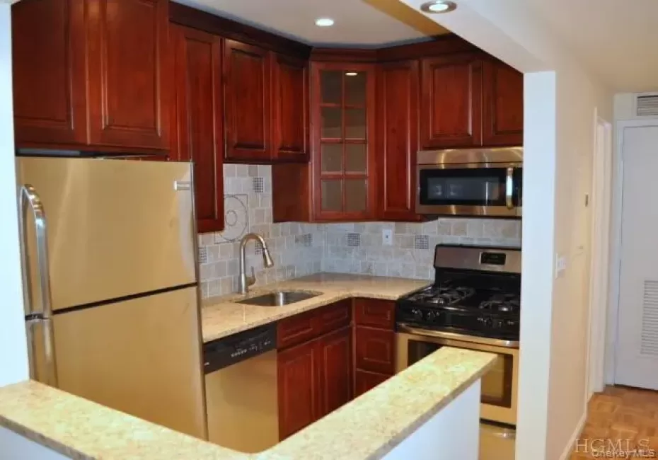 Kitchen with Granite Counters, Stainless Steel Appliances, Cherry Cabinets and tumble tile back splash. The kitchen is open to the living room allowing plenty of light. Kitchen with Granite Counters, Stainless Steel Appliances, Cherry Cabinets and tumble tile back splash. The kitchen is open to the living room allowing plenty of light.