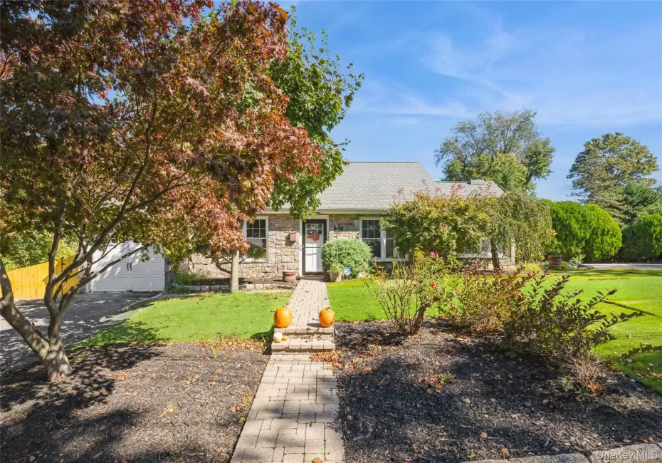 18 Juniper Place, Huntington, NY, 4 Bedrooms Bedrooms, 8 Rooms Rooms,3 BathroomsBathrooms,Residential,For Rent,Juniper,0,1059052 18 Juniper Place, Huntington, NY, 4 Bedrooms Bedrooms, 8 Rooms Rooms,3 BathroomsBathrooms,Residential,For Rent,Juniper,0,1059052
